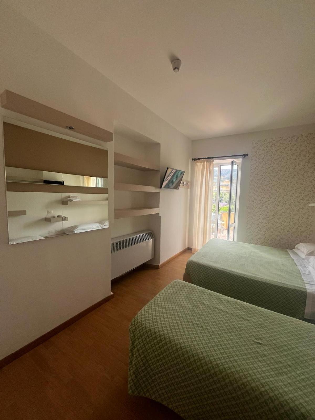 Hotel Melograno سبوتورنو المظهر الخارجي الصورة