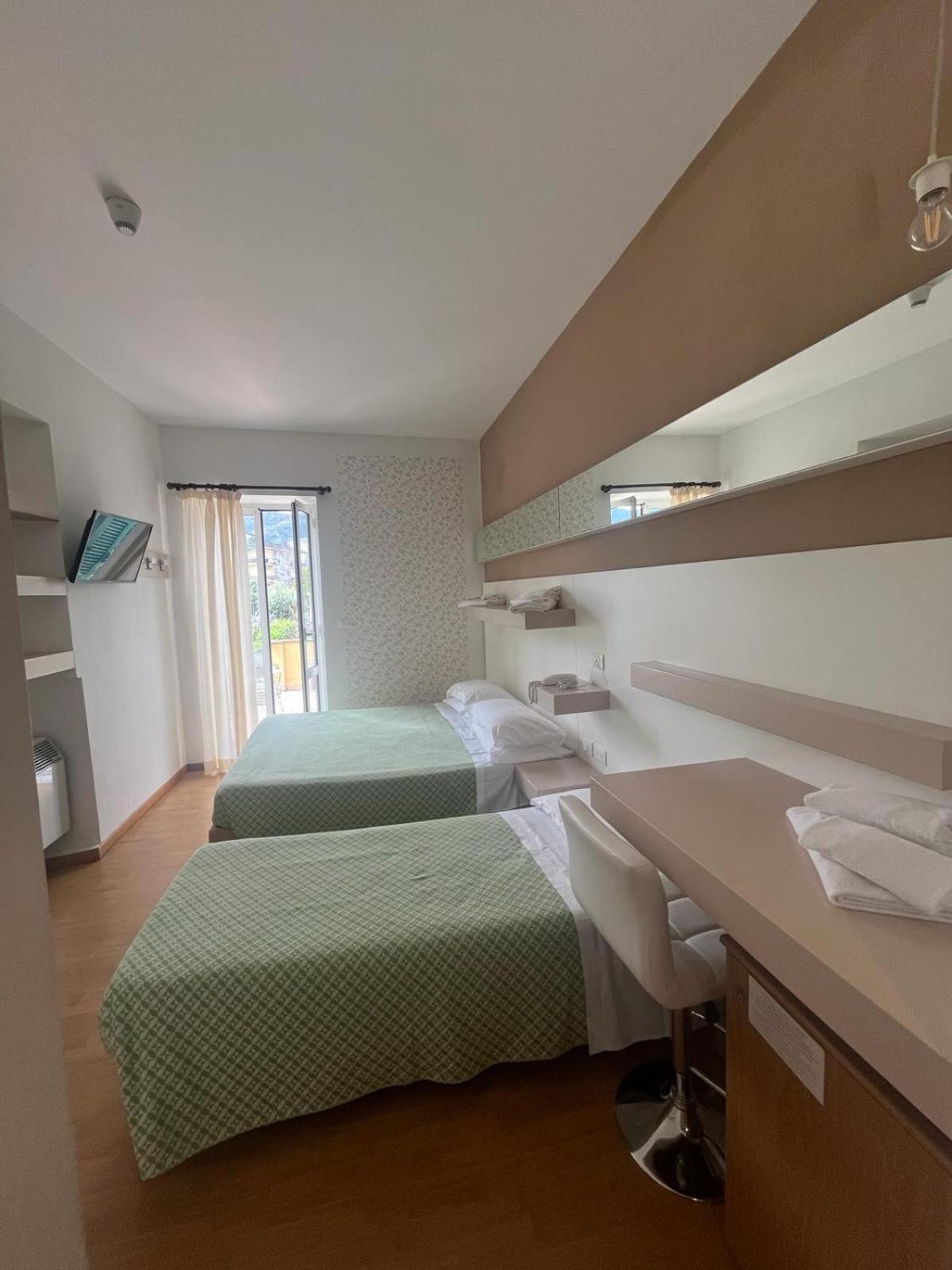 Hotel Melograno سبوتورنو المظهر الخارجي الصورة